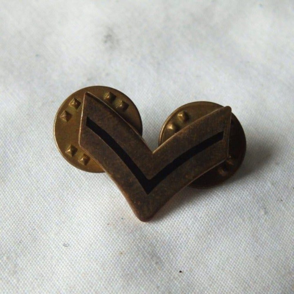 Mini Army Corporal Chevron Military Pin - Picture 2 of 4